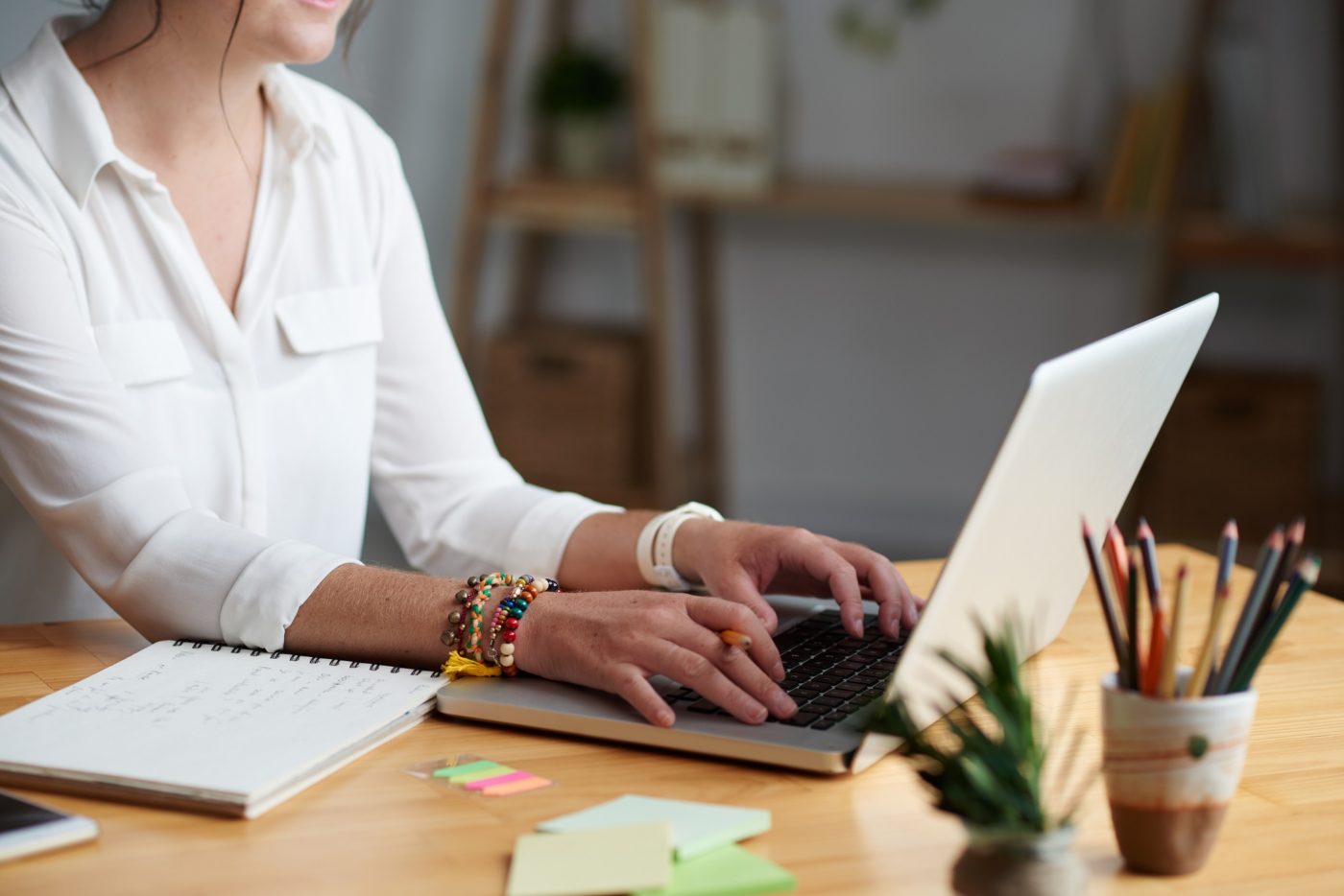 Pesquisa do QuintoAndar revela que parcela significativa ainda prefere trabalho home office