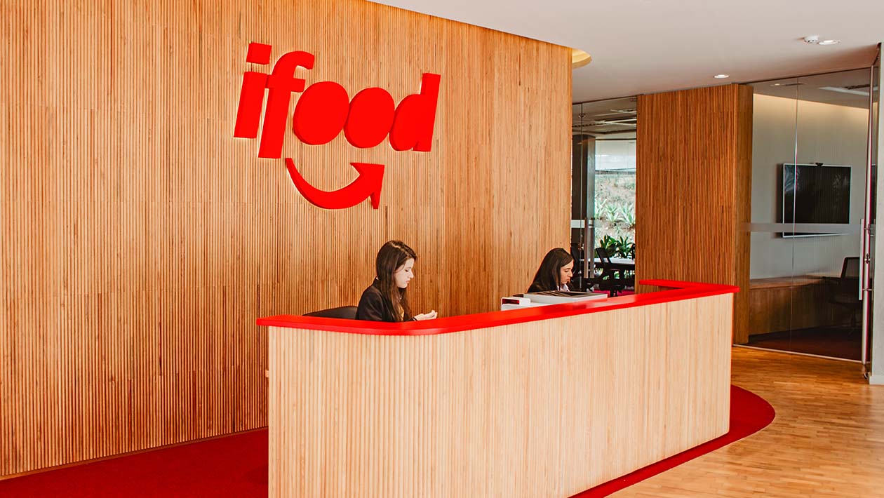 Com fim dos contratos de exclusividade iFood oferece linha de crédito para estabelecimentos