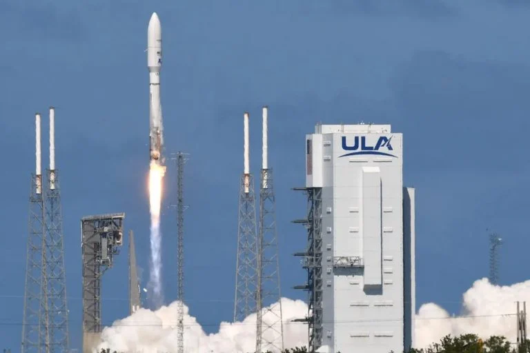 Projeto da Amazon lança protótipos de satélites de internet