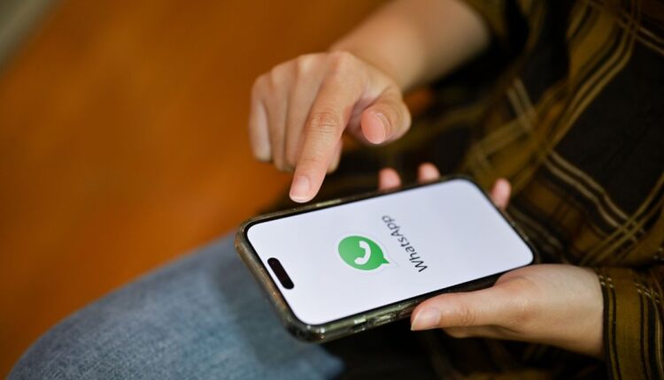 WhatsApp testa autenticação via email