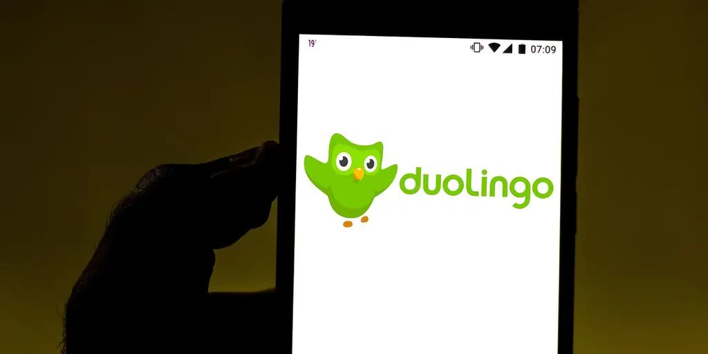 Duolingo demite funcionários e investe em IA