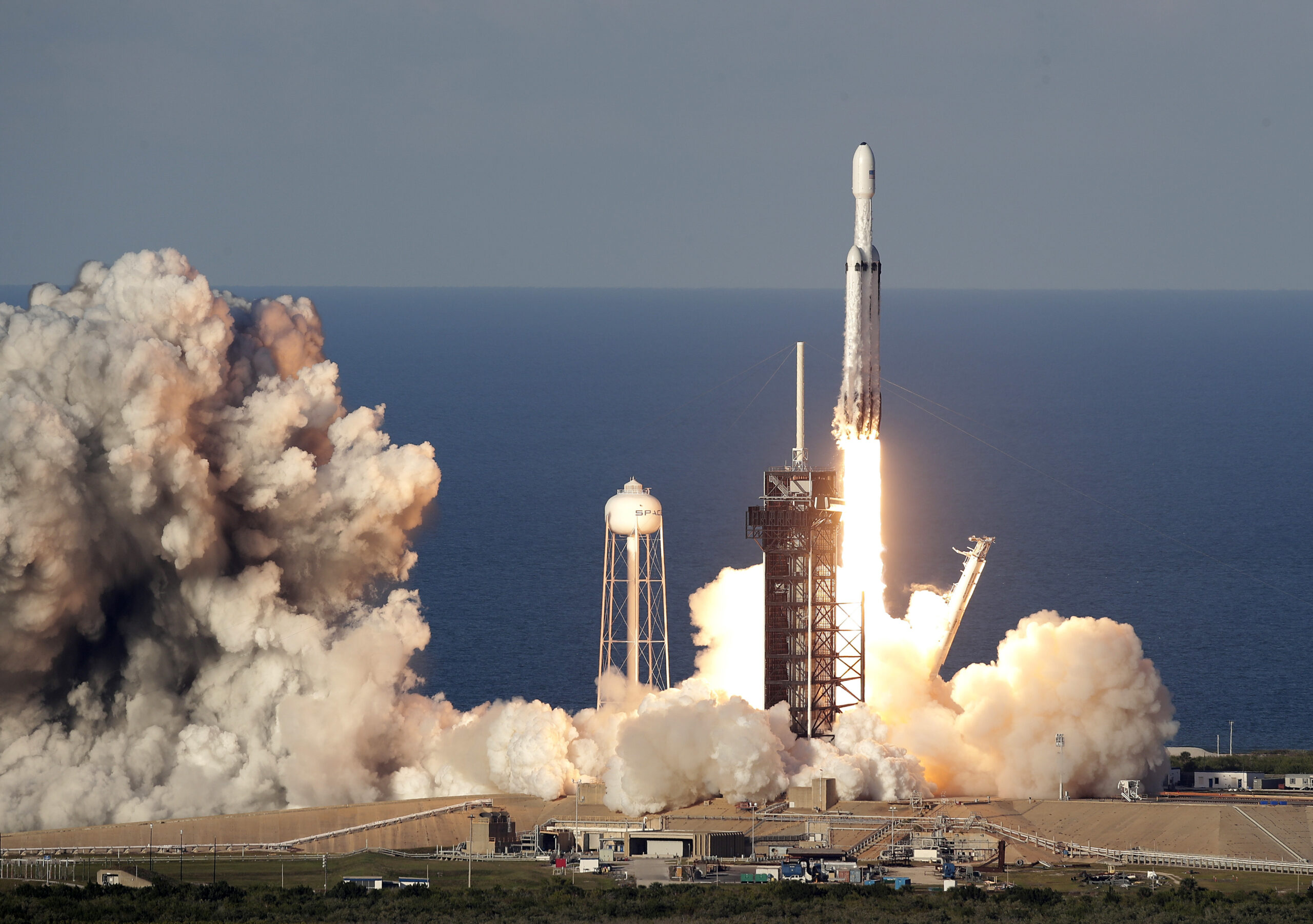 SpaceX lança primeiros satélites Starlink com recurso Direct to Cell