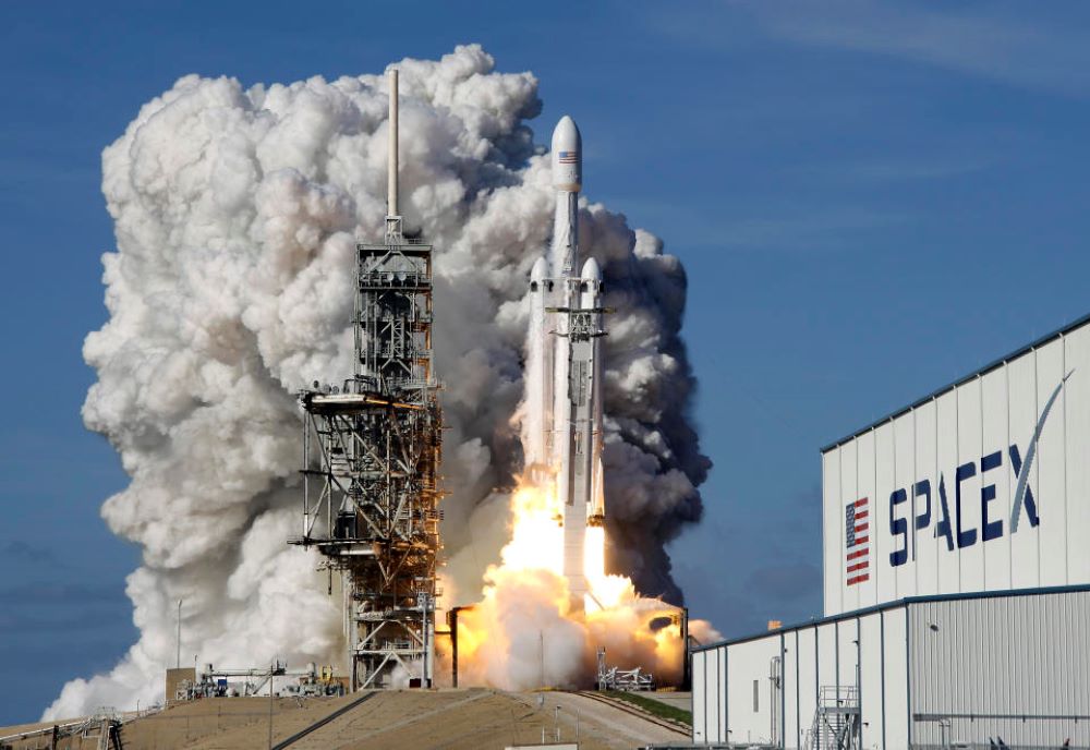 SpaceX é acusada por discriminar funcionários e casos de assédio sexual