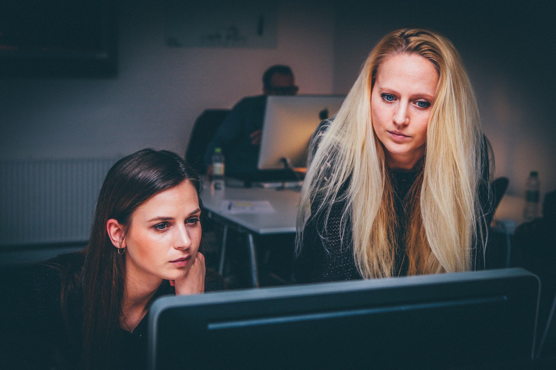 Instituto RME promove programa de capacitação feminina em tecnologia e IA Linha de apoio