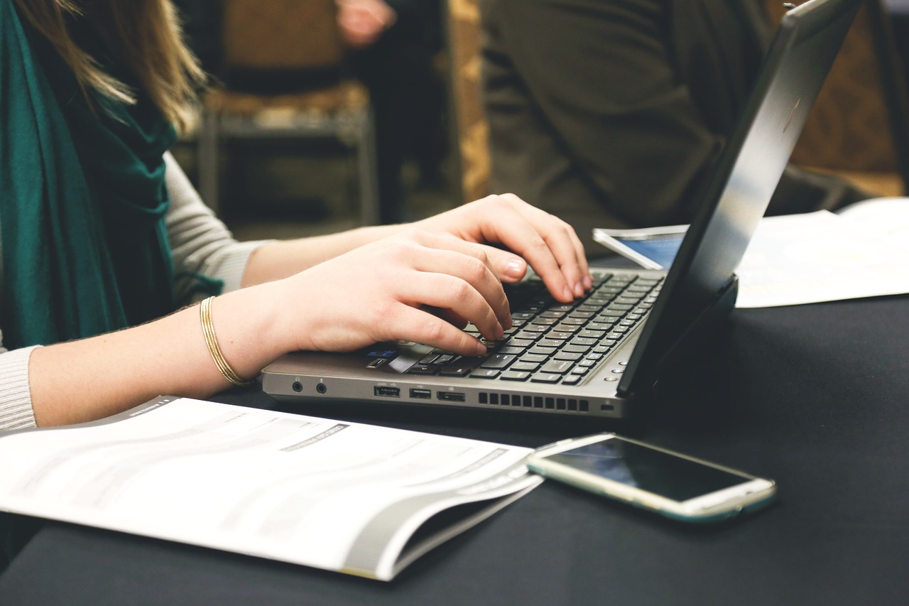 Omie promove curso de capacitação em tecnologia para mulheres