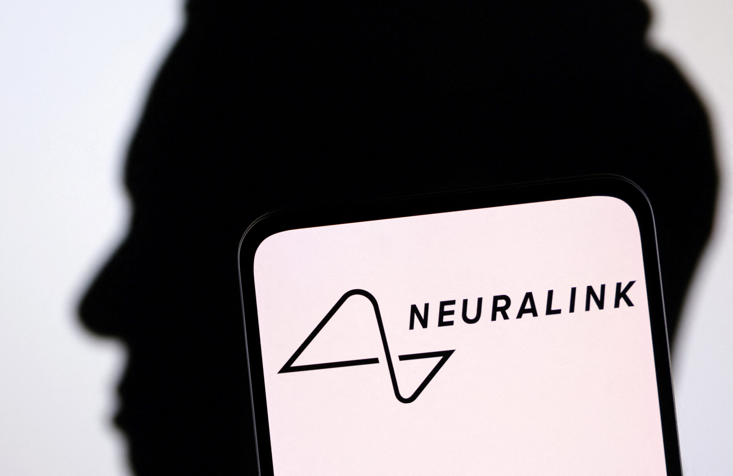 Neuralink recebe autorização para implantar chip em cérebro de segundo paciente