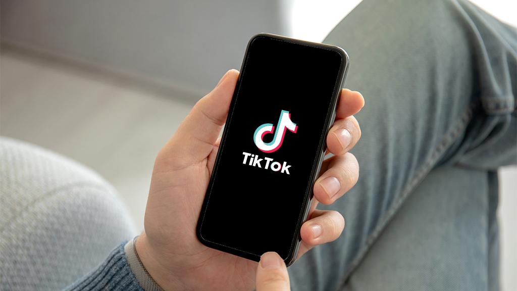 TikTok lança avatares gerados por IA para empresas e anunciantes